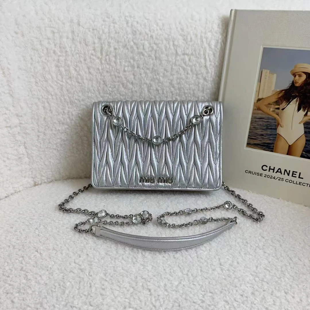 99新 MIU MIU/缪缪 壹臻/银色珠光宝石链条woc 39095008
