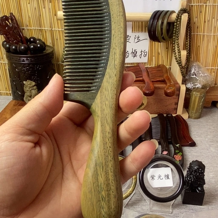 小***乖维腊木（绿檀）梳子