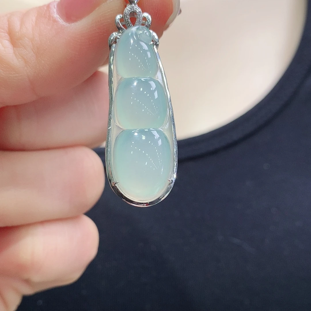 翡翠颈饰18K金镶嵌福豆