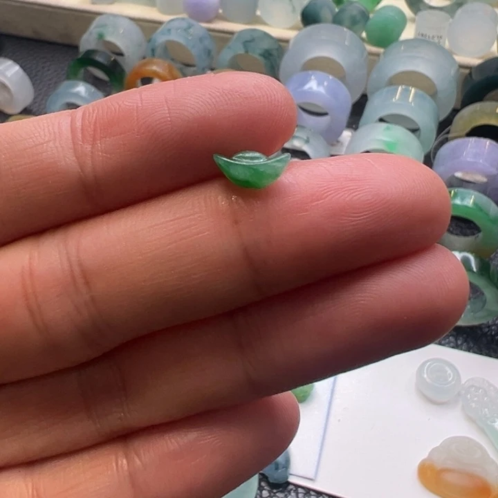 定制翡翠未镶嵌翡翠