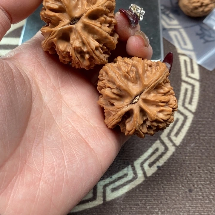 文玩核桃吊坠大沽石全品