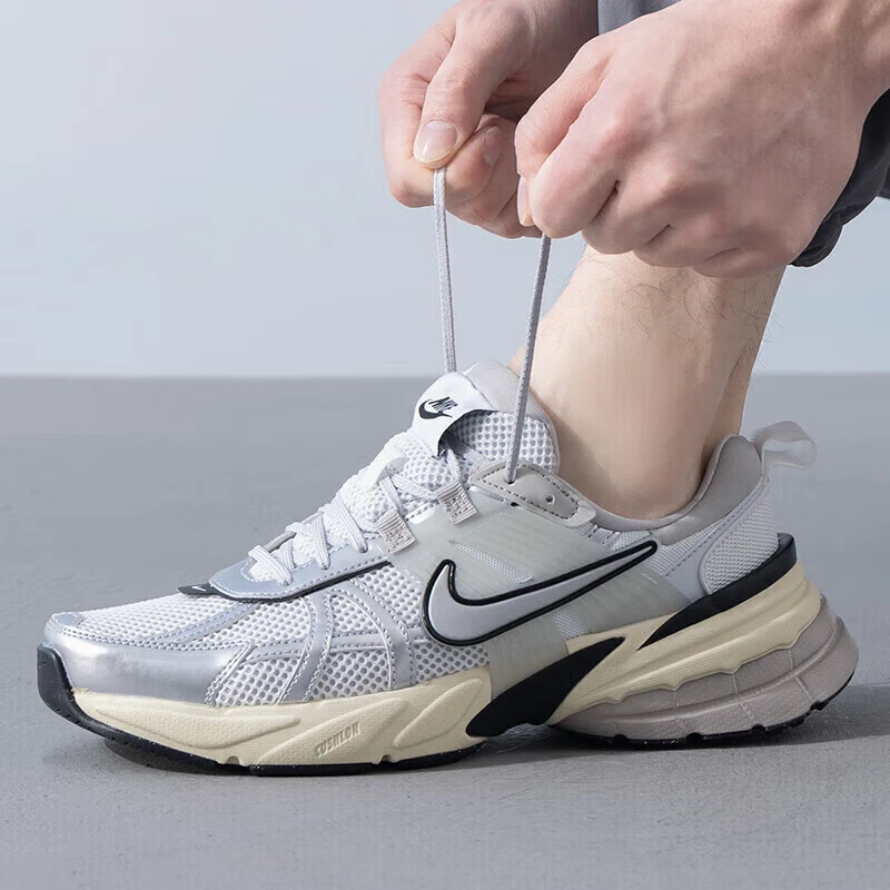 耐克男鞋V2K RUN 缓震耐磨轻便透气老爹鞋休闲跑步鞋HJ4497-100