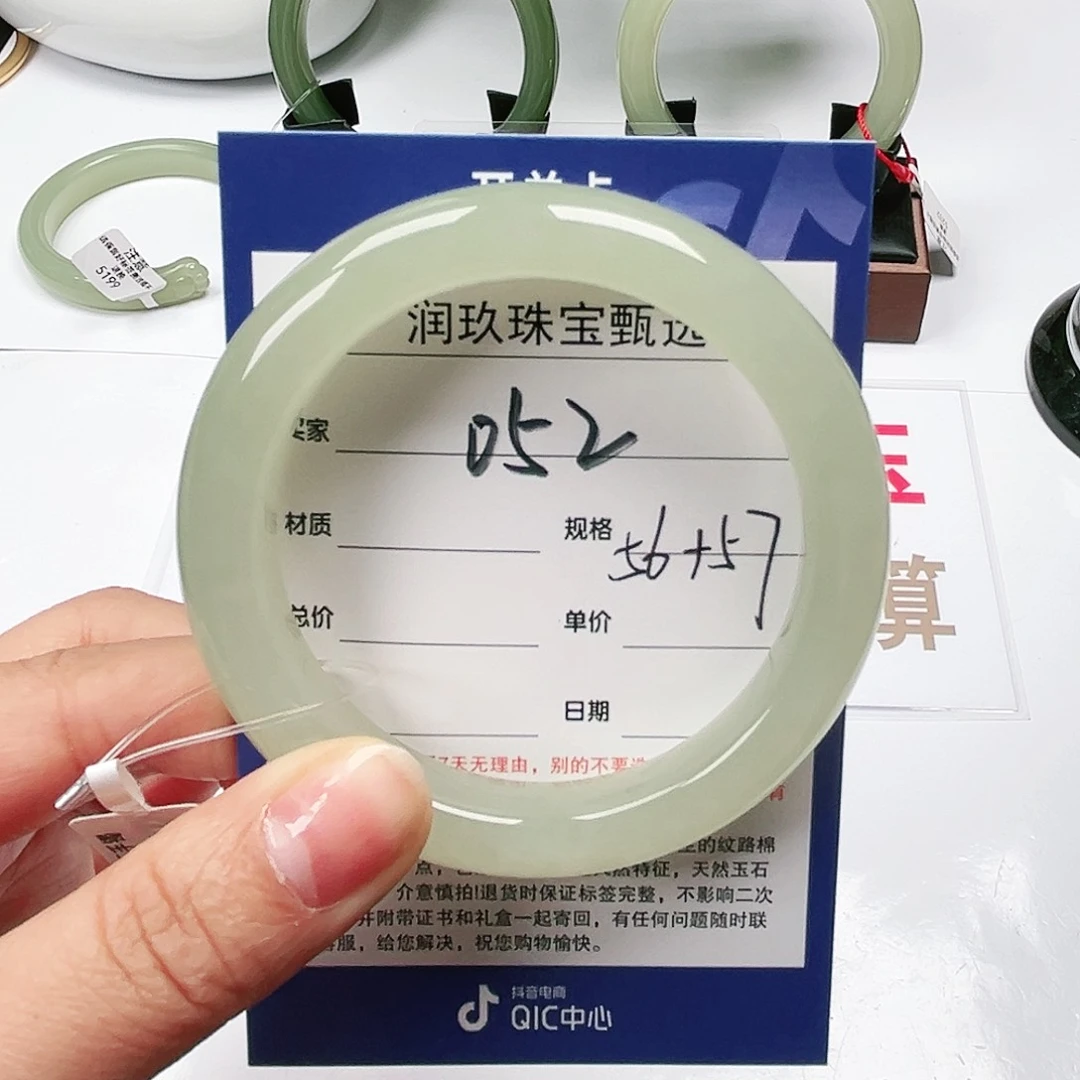 和田玉手镯未镶嵌