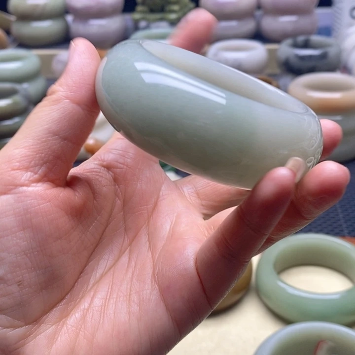 善***缘石英岩玉未镶嵌手镯