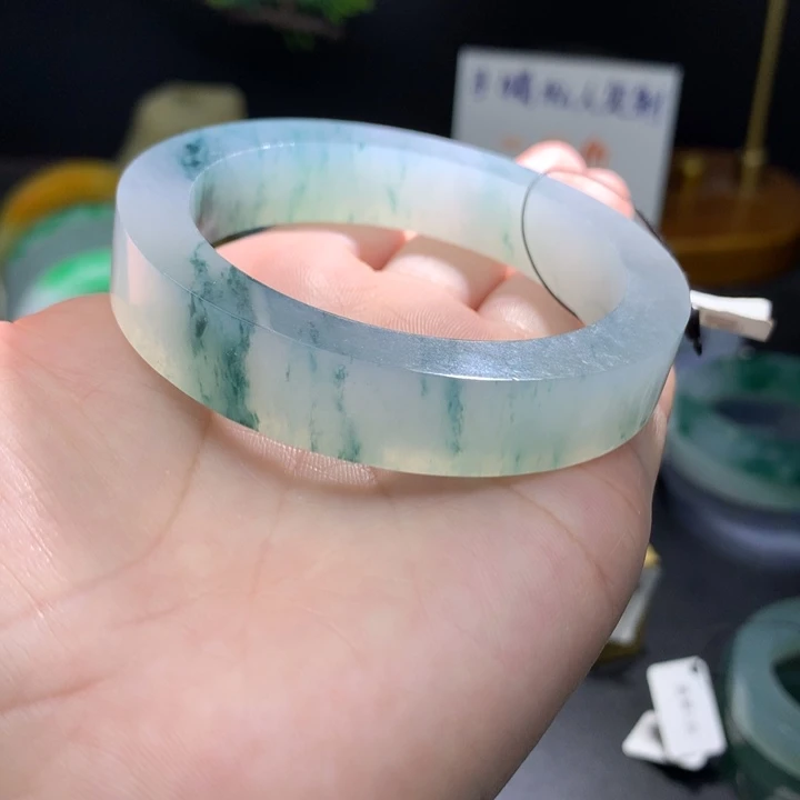 定制翡翠未镶嵌翡翠手镯