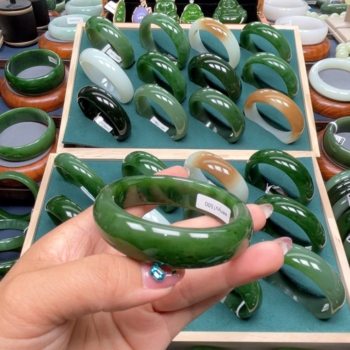 和田玉手镯未镶嵌小*果