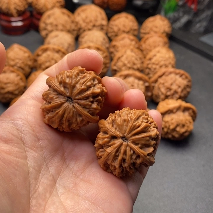 文玩核桃把件34尺舞剑台野核