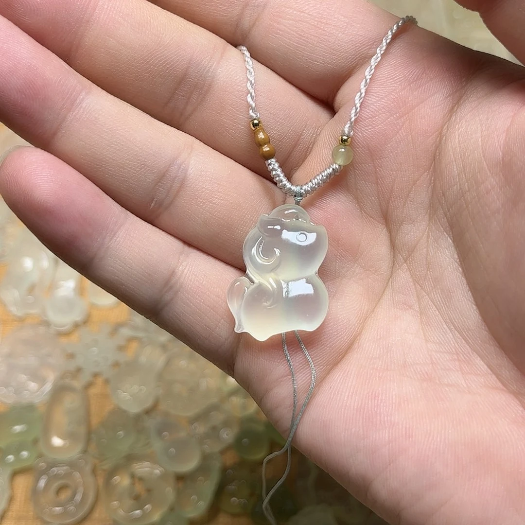 岫玉未镶嵌颈饰吊坠