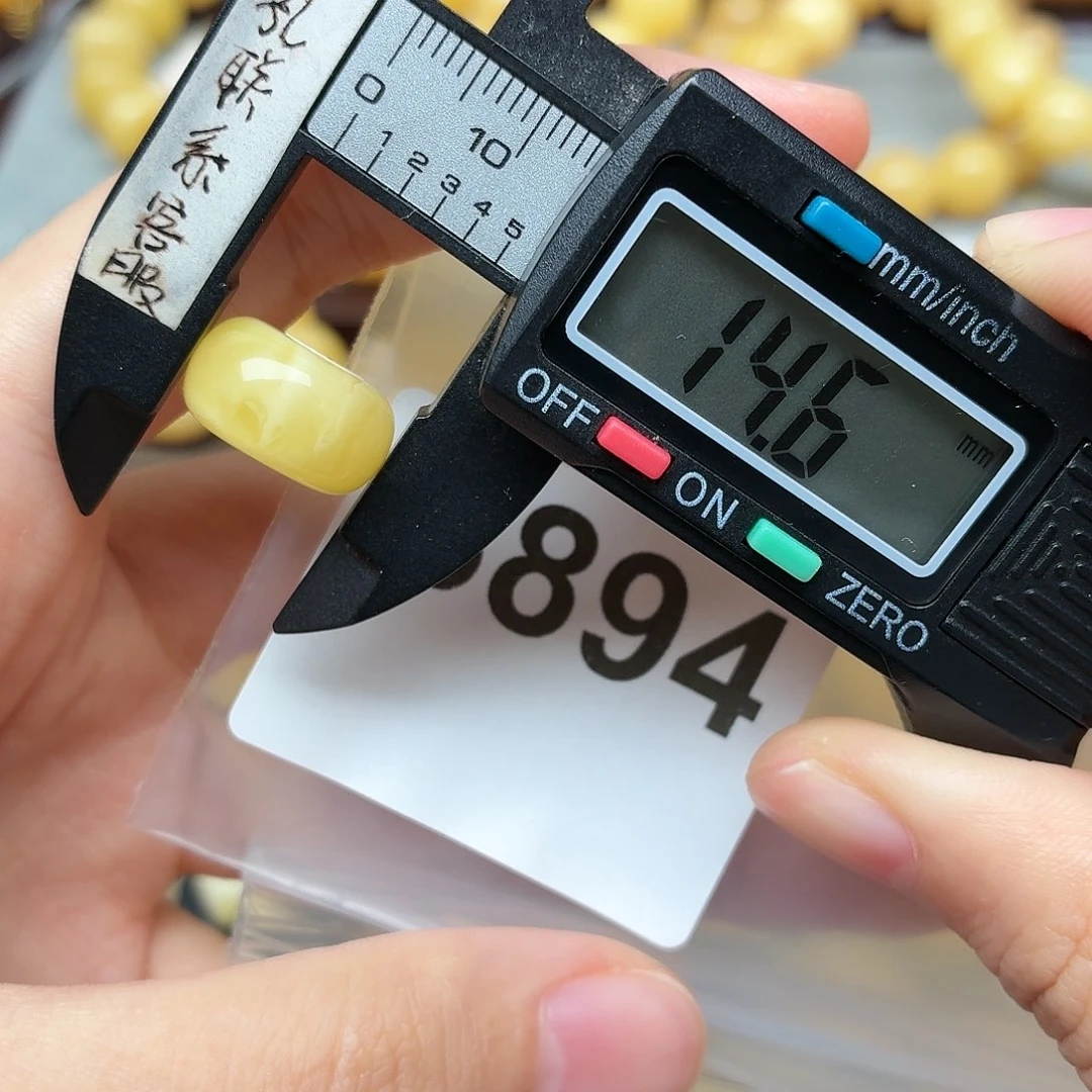 N***S琥珀未镶嵌裸石蜜蜡