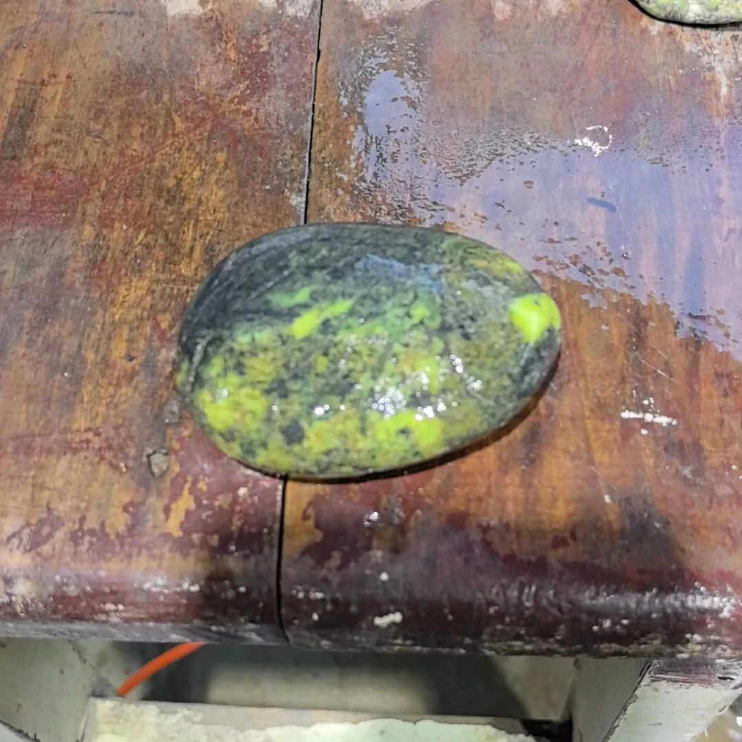 用***5藏玉药王石原石一个摆件