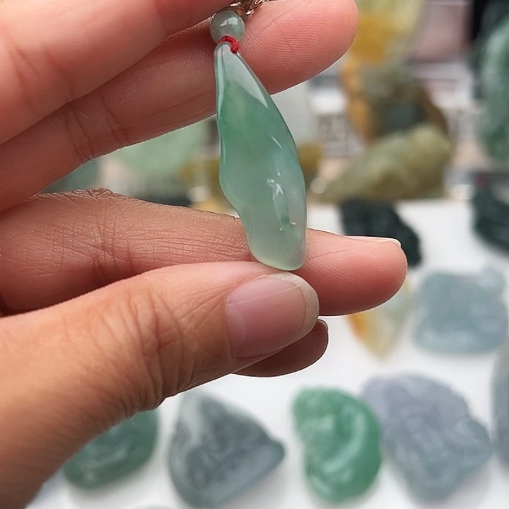 翡翠未镶嵌颈饰悟道