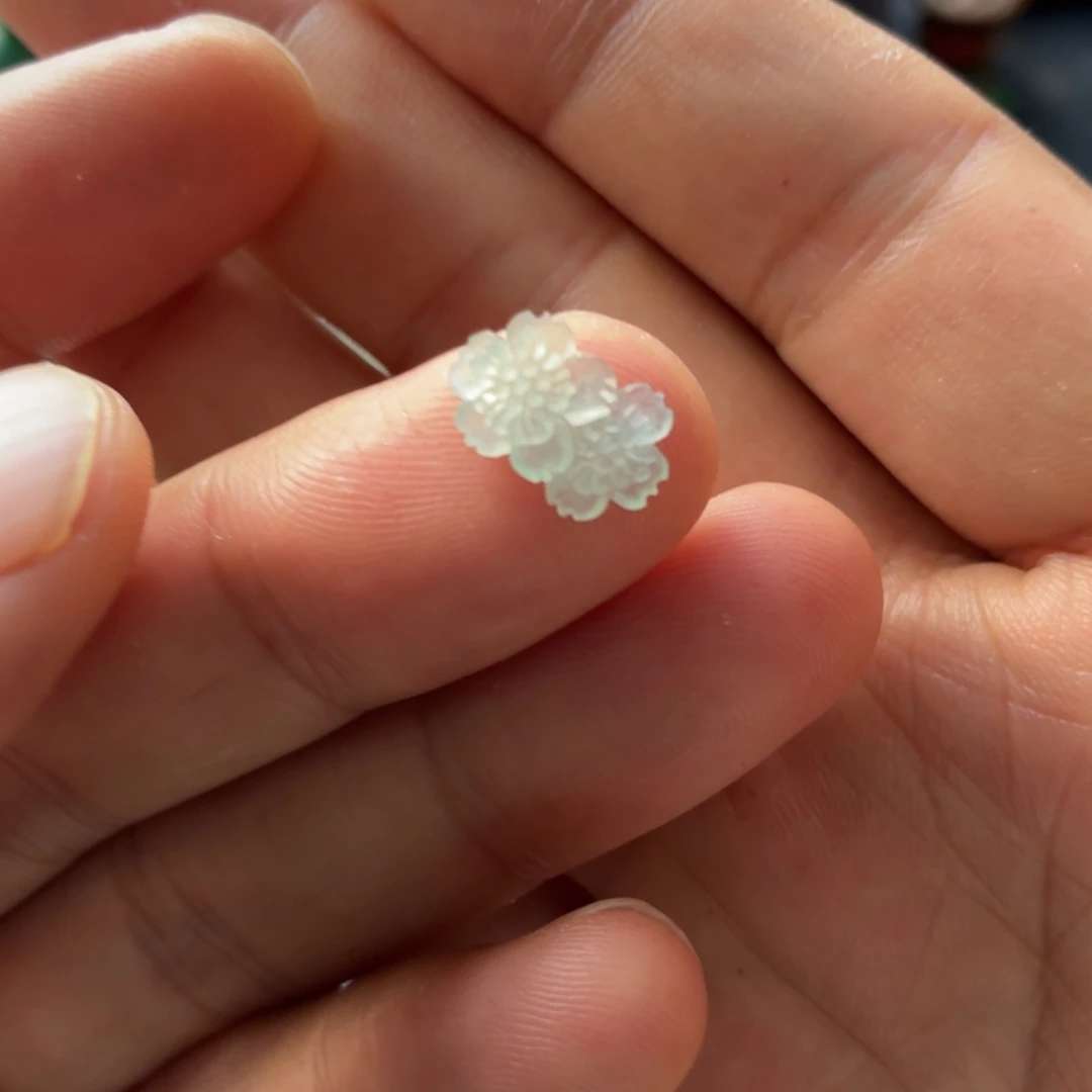 定制翡翠未镶嵌花