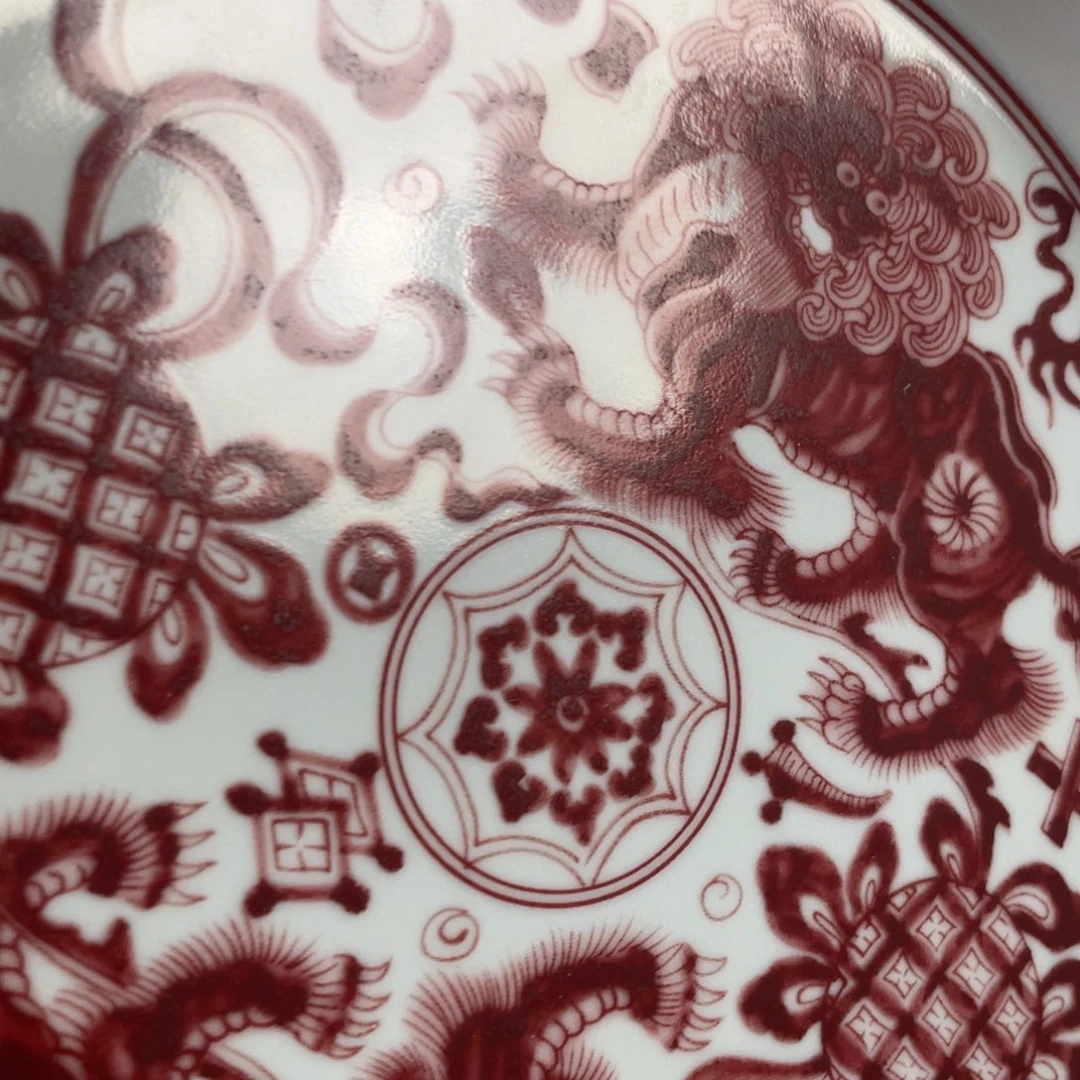 瓷片景德镇釉里红狮子滚绣球大壶承