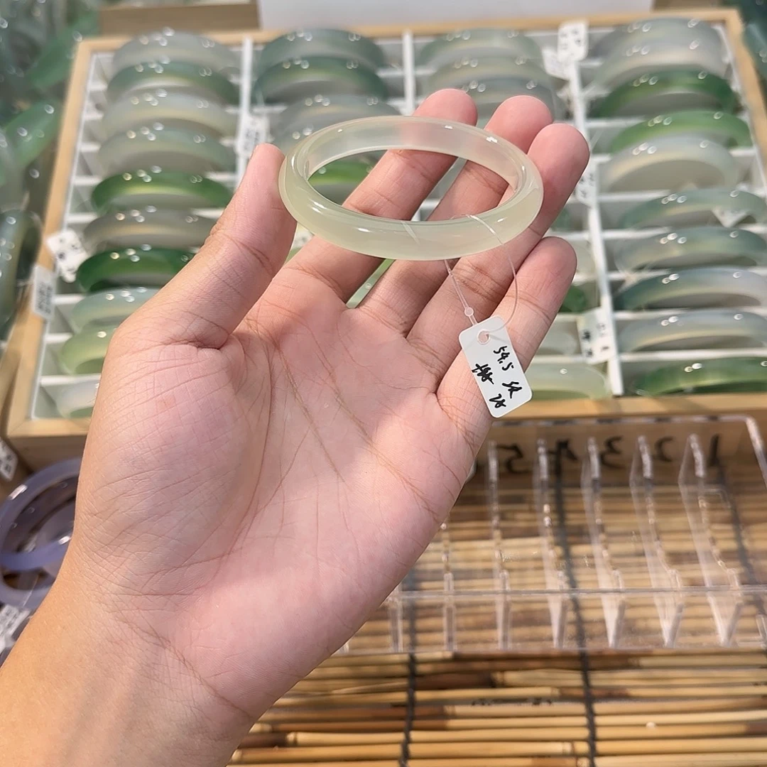 玛瑙/玉髓未镶嵌手镯圈口54.5