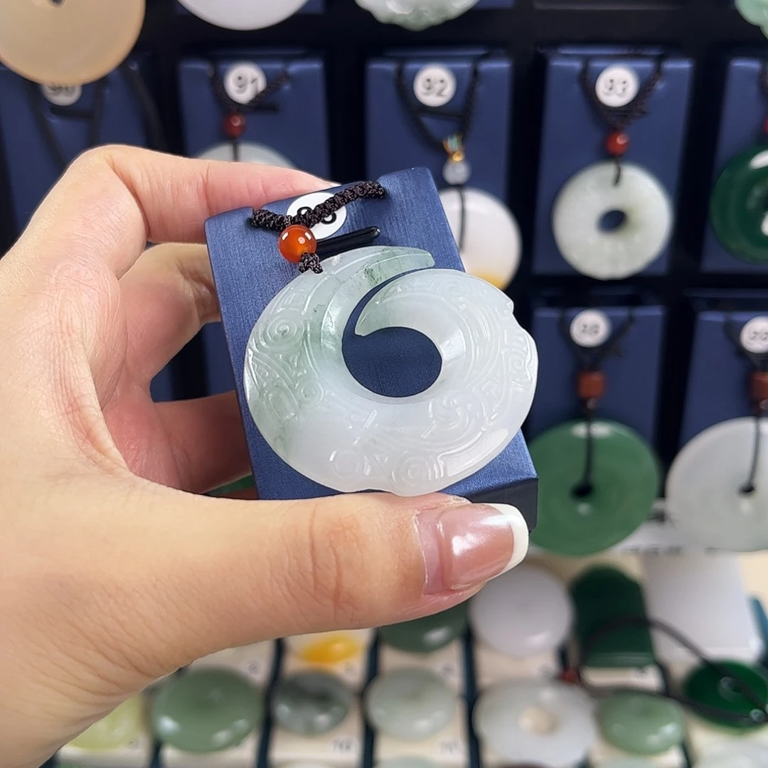 祈***.石英质玉未镶嵌颈饰