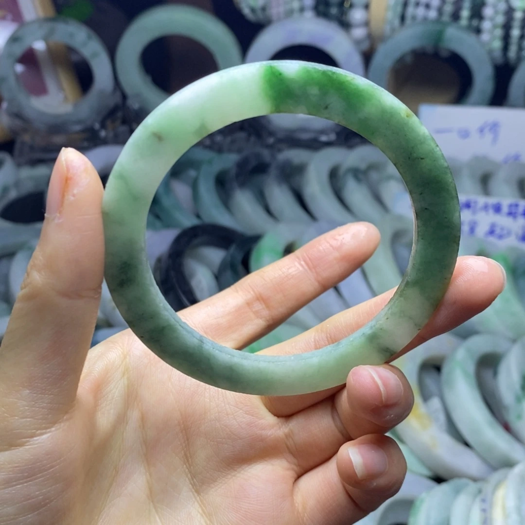 定制翡翠未镶嵌手镯