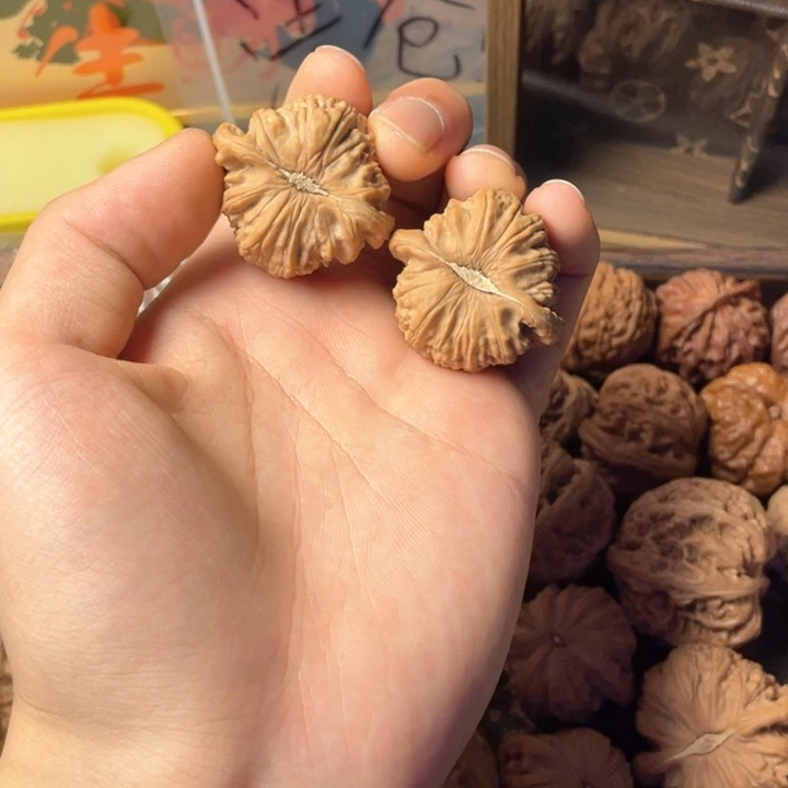 豆***厚文玩核桃吊坠白狮子