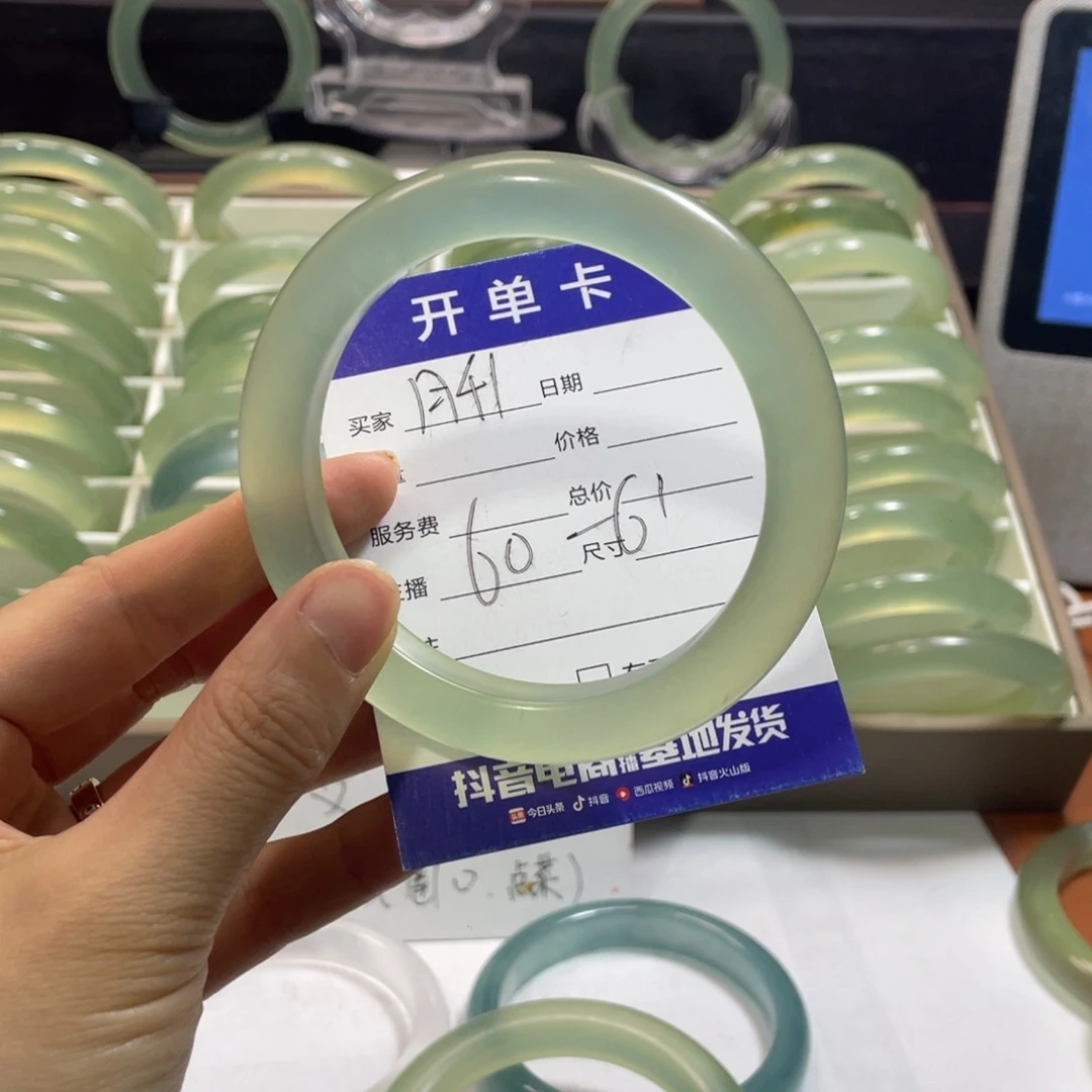 蛇纹石玉未镶嵌手镯红**客