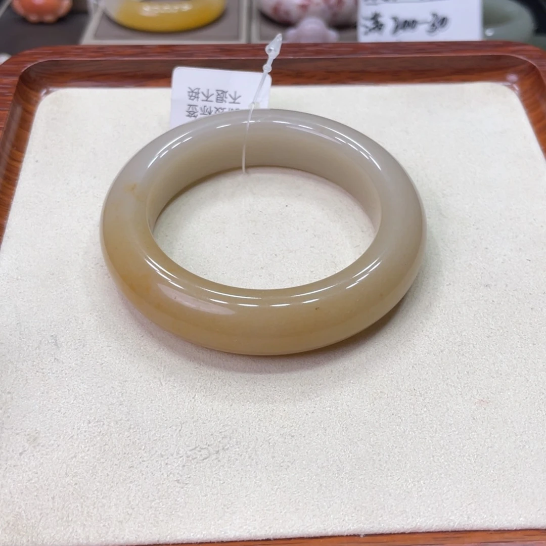 未镶嵌手镯石英岩玉