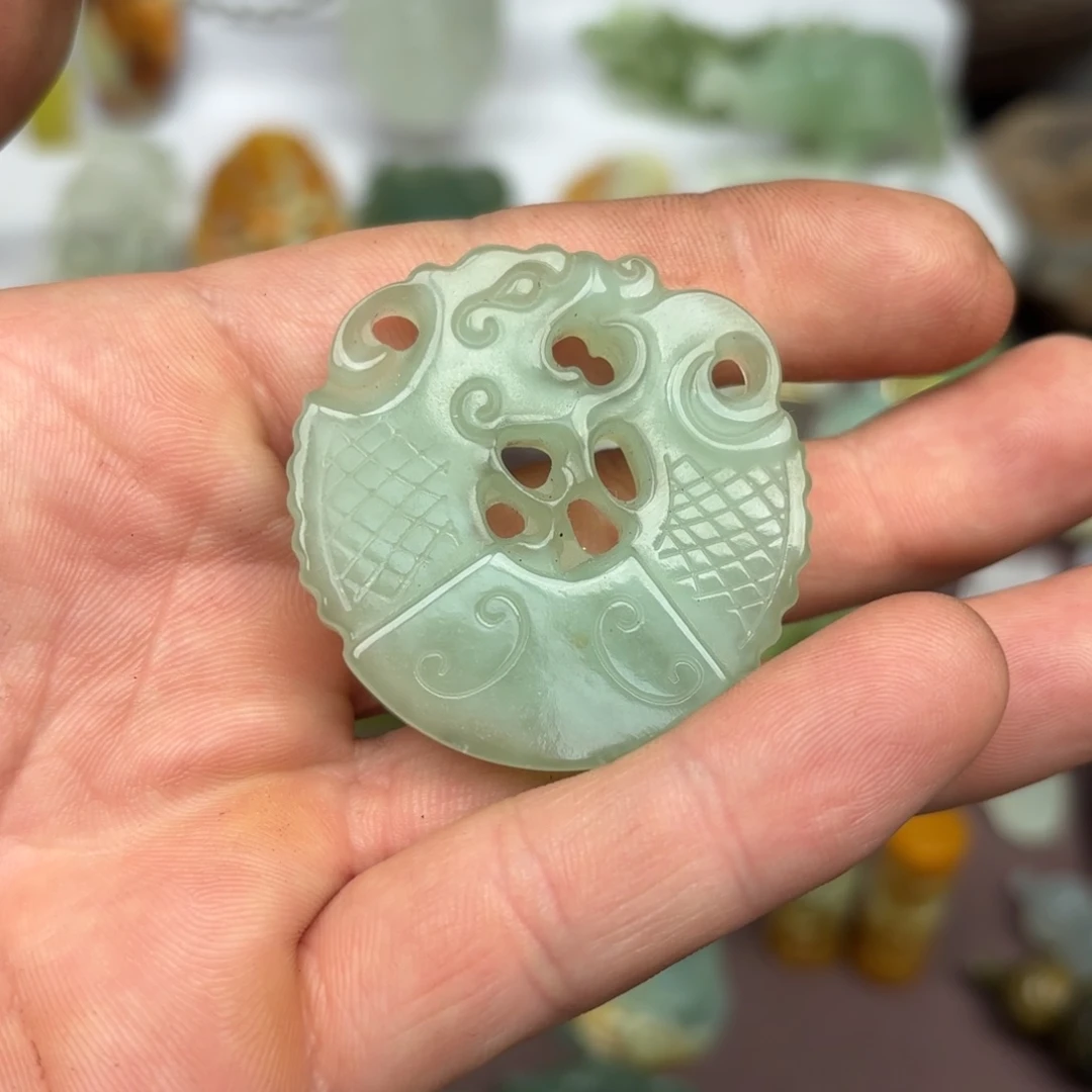 蛇纹石玉颈饰未镶嵌