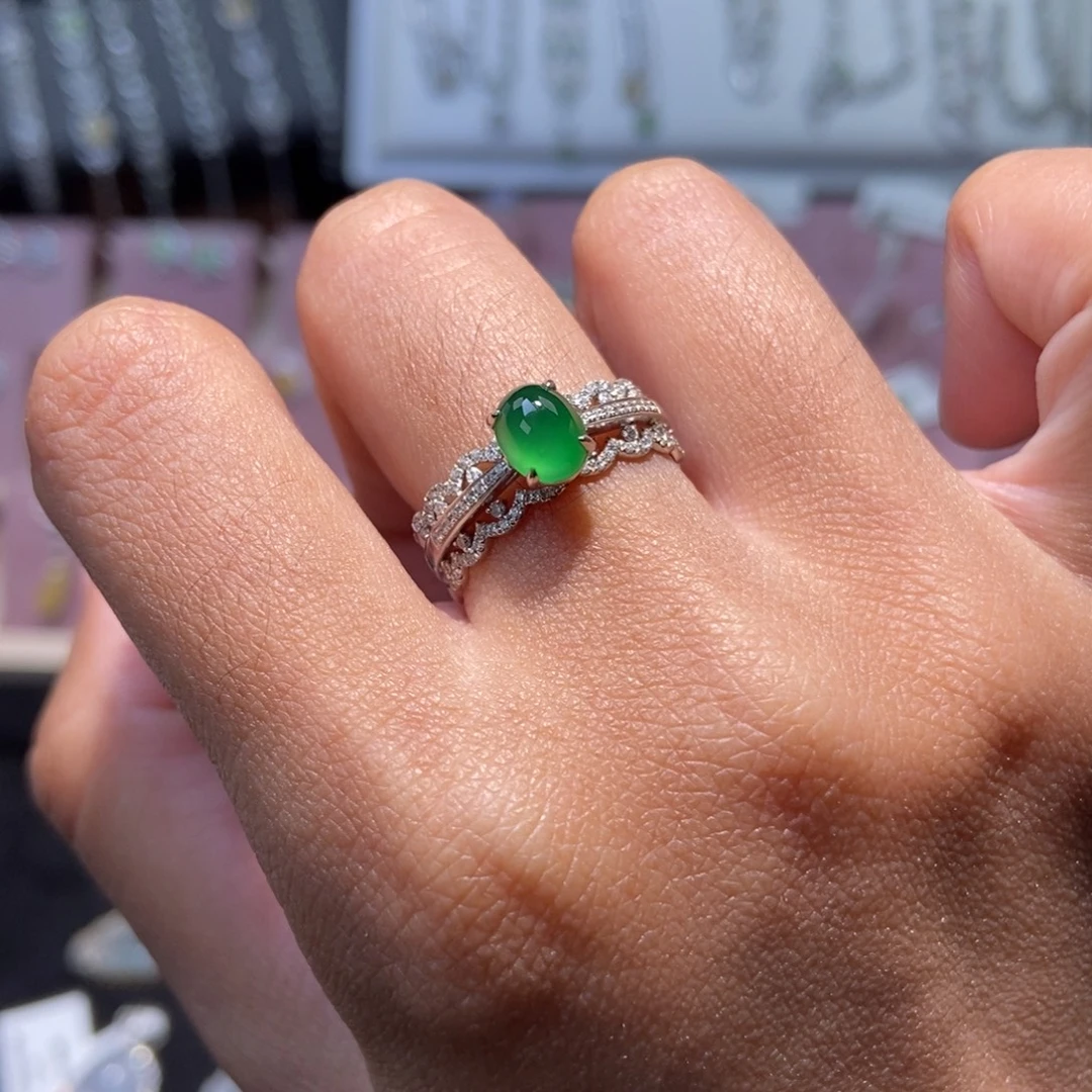 翡翠18K金镶嵌戒指纯天然缅甸翡翠A货戒指