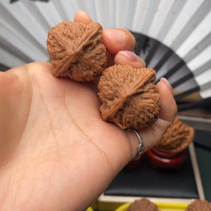 文玩核桃吊坠阿*力363637尺三角高炮板正585