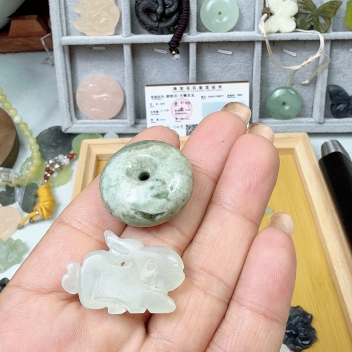 蛇纹石玉合金颈饰