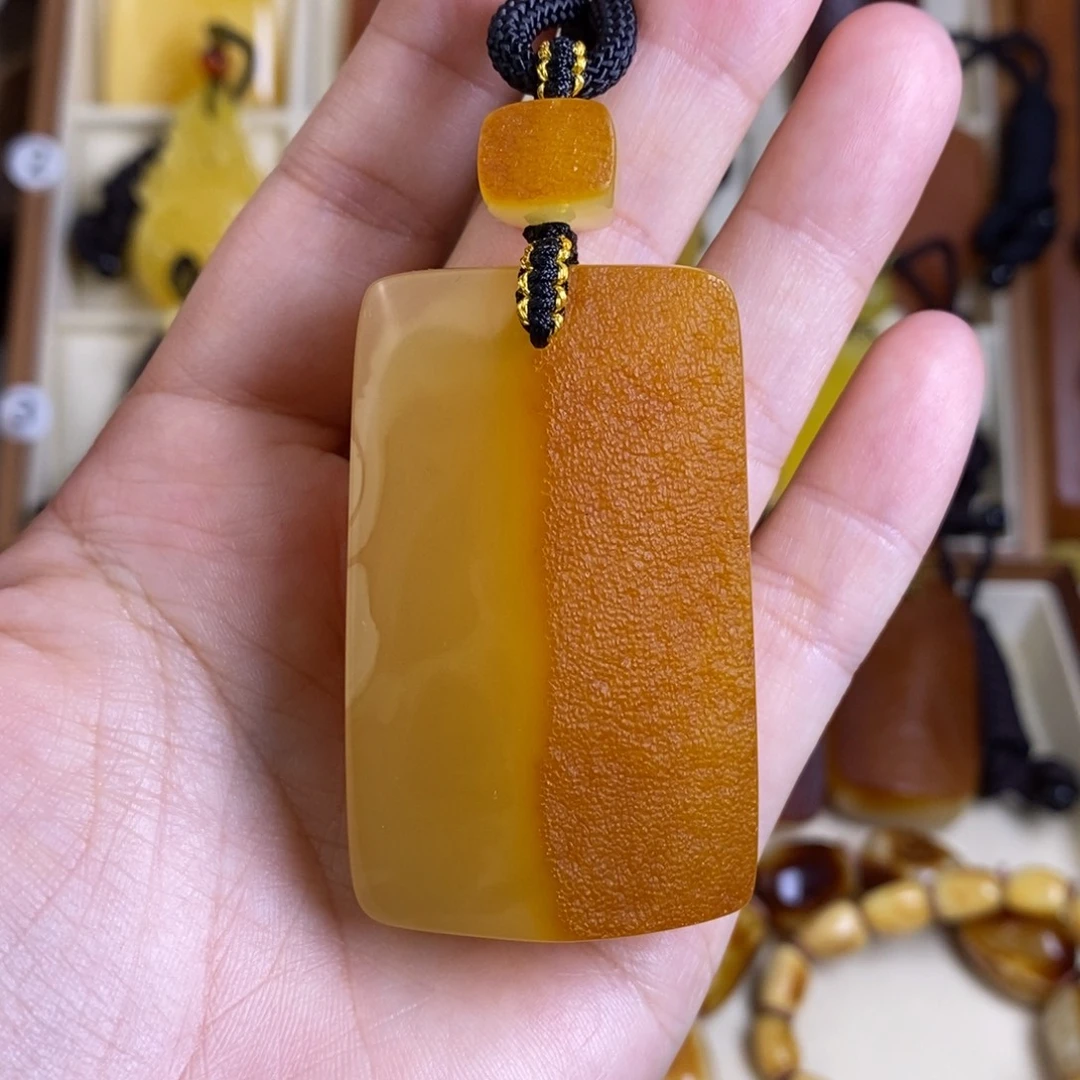 祎***琛未镶嵌蜜蜡裸石大漠