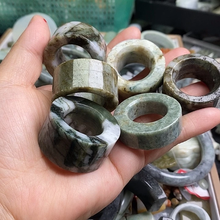 快***蟹翡翠未镶嵌颈饰天然翡翠092