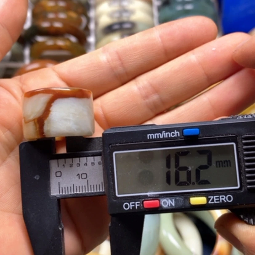 【闪购商品】蛇纹石玉未镶嵌手镯（圆镯）