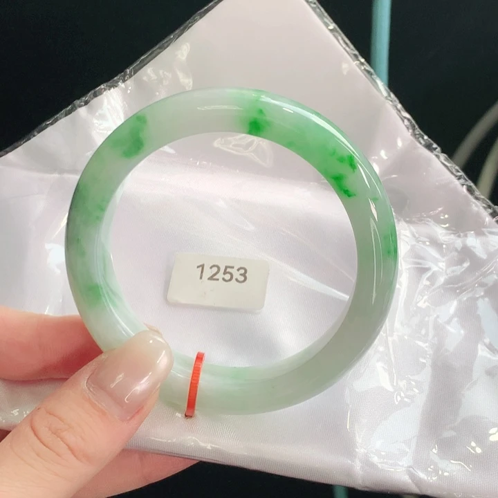 翡翠手镯未镶嵌天然缅甸翡翠手镯01