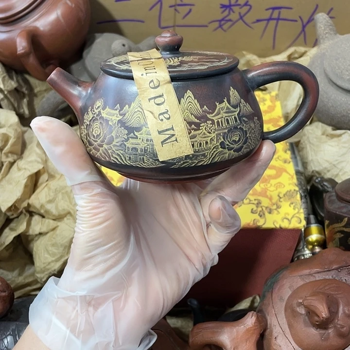 紫砂茶壶原矿泥料，手工制作一把紫砂壶。