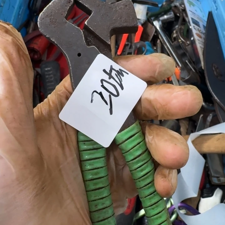 玉***池家用五金工具一个