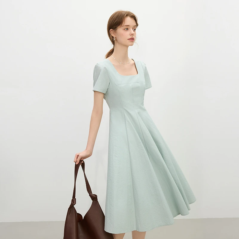 范思蓝恩温柔气质夏2025新款收腰短袖方领A字连衣裙25FS12104+