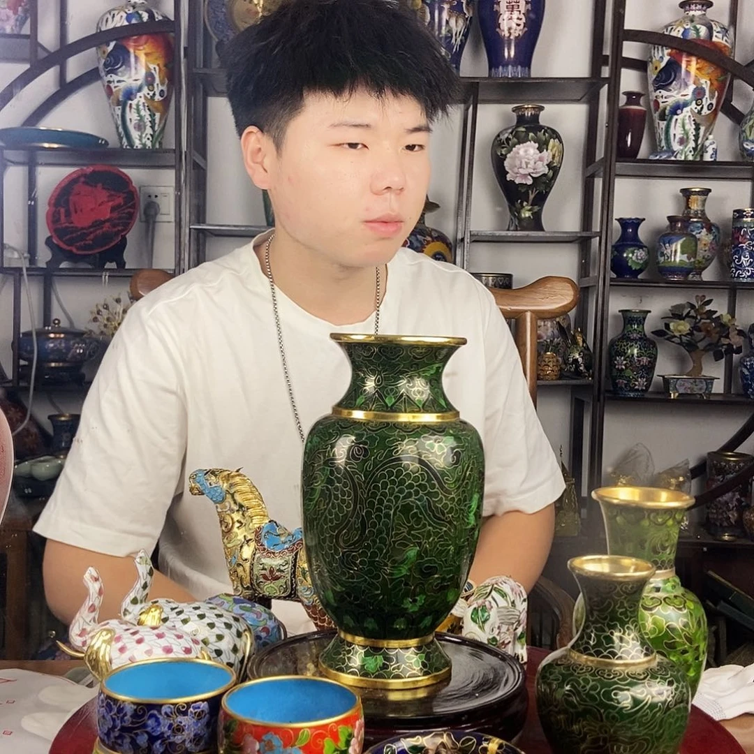 乐***修铜景泰蓝创汇银蓝金龙瓶