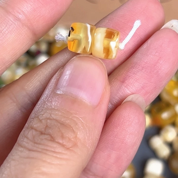 未镶嵌蜜蜡裸石8.1mm一对