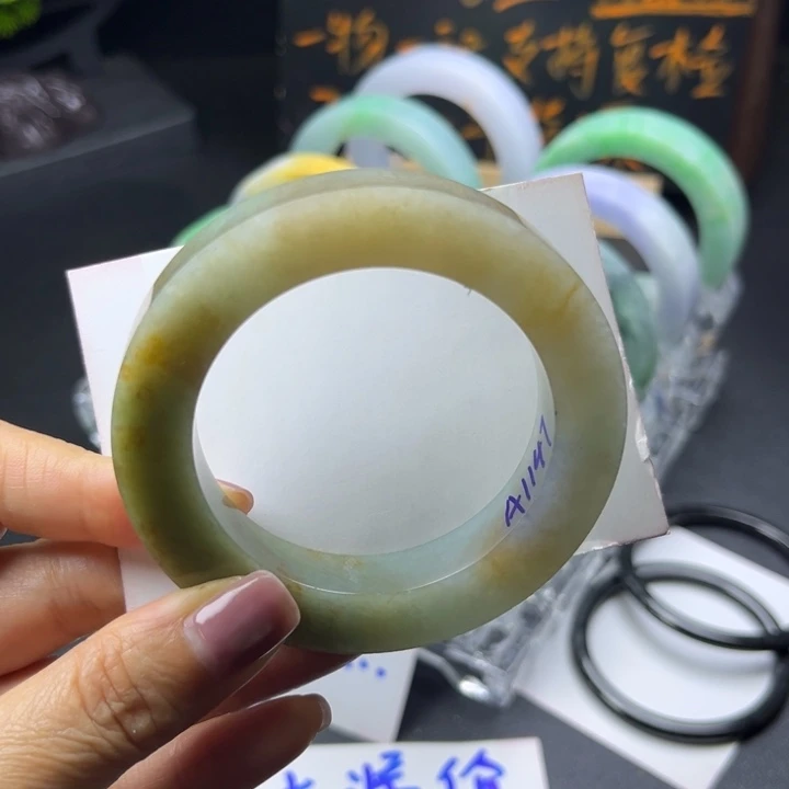 定制翡翠未镶嵌手镯