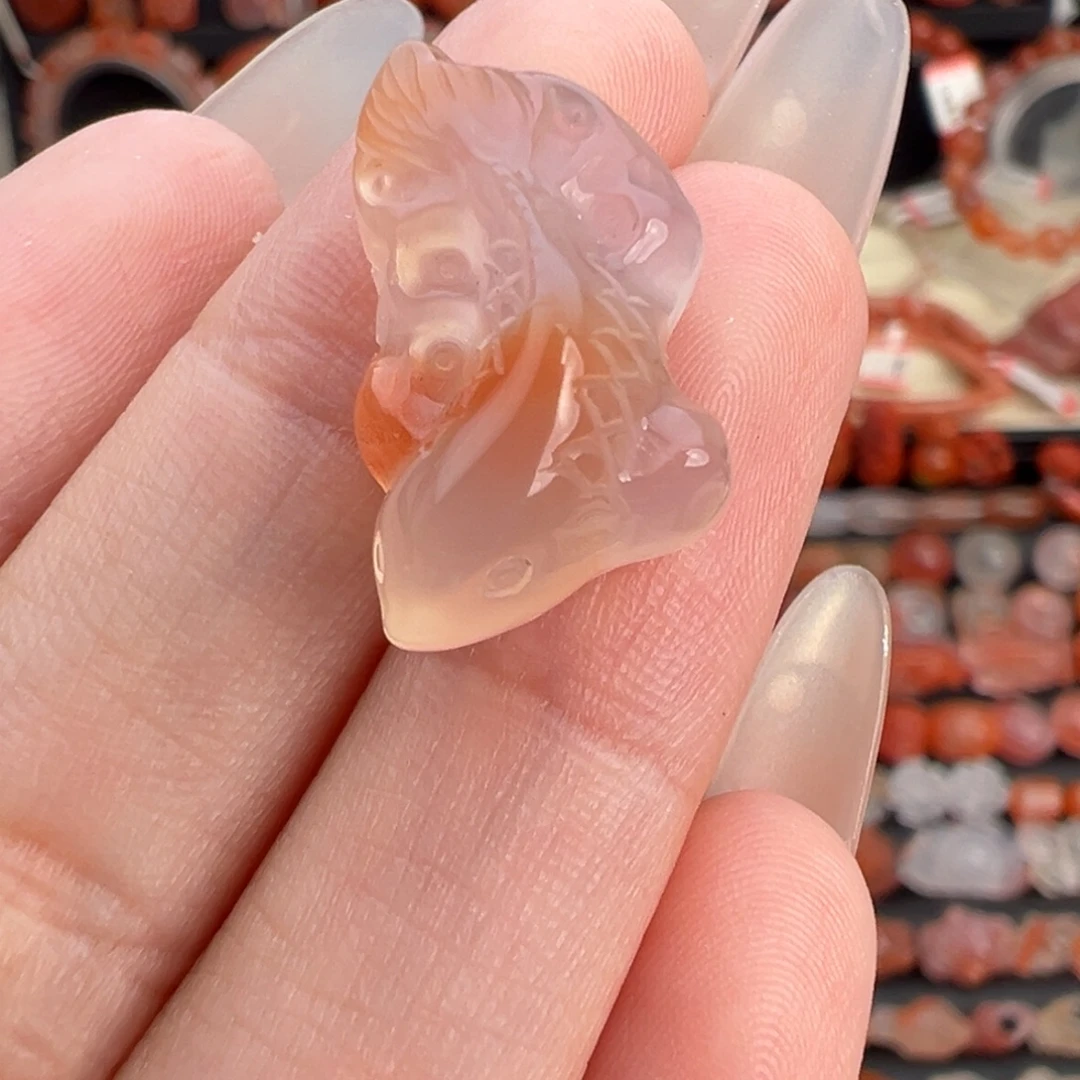 南红玛瑙未镶嵌颈饰锦鲤鱼