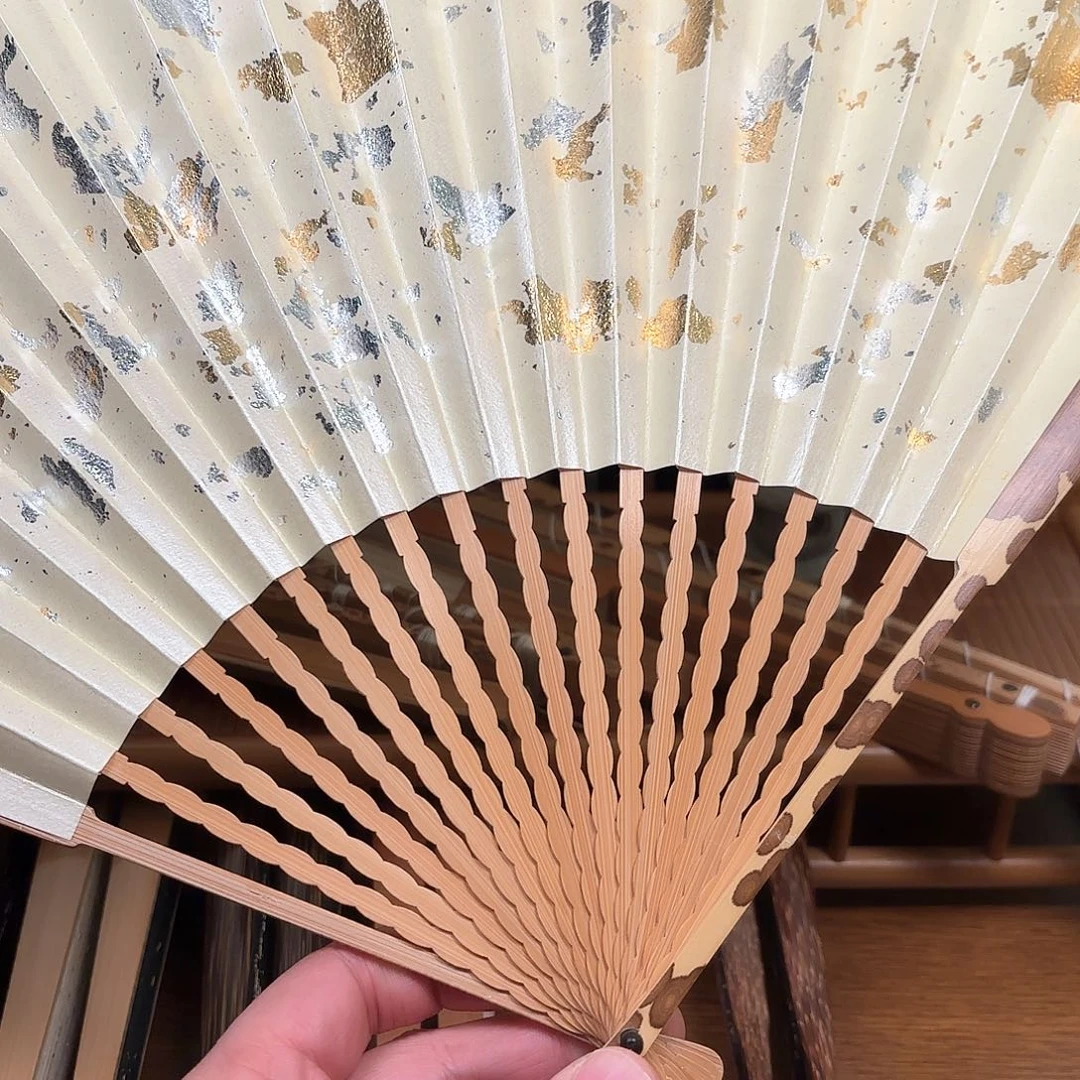 扇子白洒龙鳞梅妃