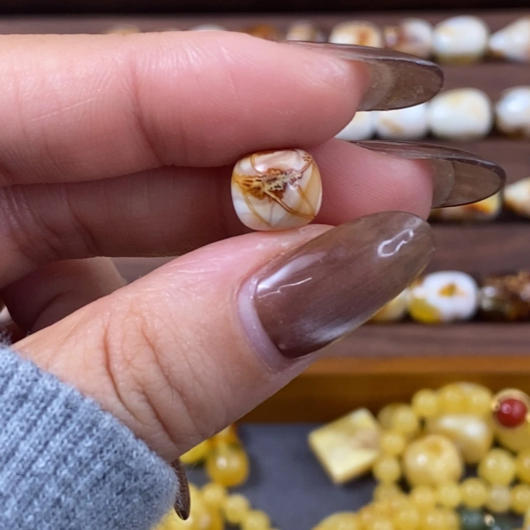 琥珀未镶嵌珠宝奇石琥珀蜜蜡9.5×8.5mm