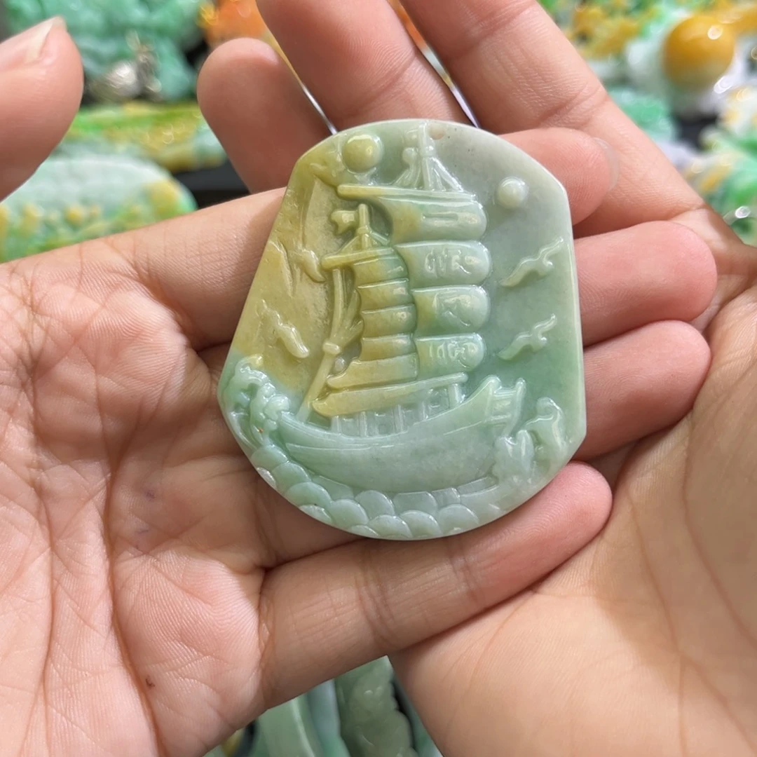 翡翠未镶嵌颈饰待编织