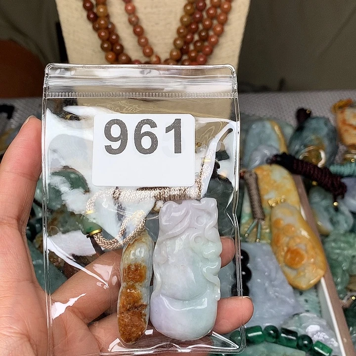 翡翠未镶嵌颈饰宝****翡翠