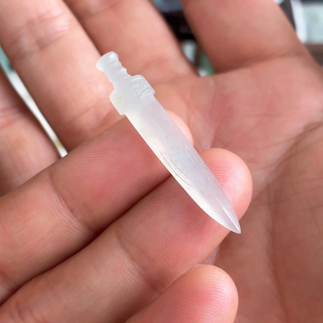 旺***牛定制翡翠未镶嵌宝剑