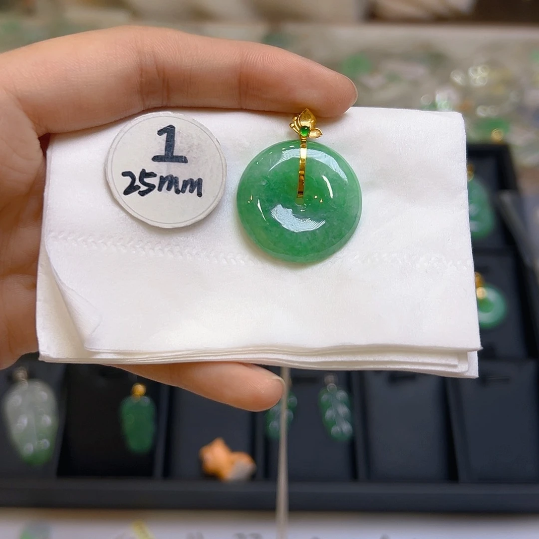 翡翠吊坠(不含链)18K金镶嵌翡翠