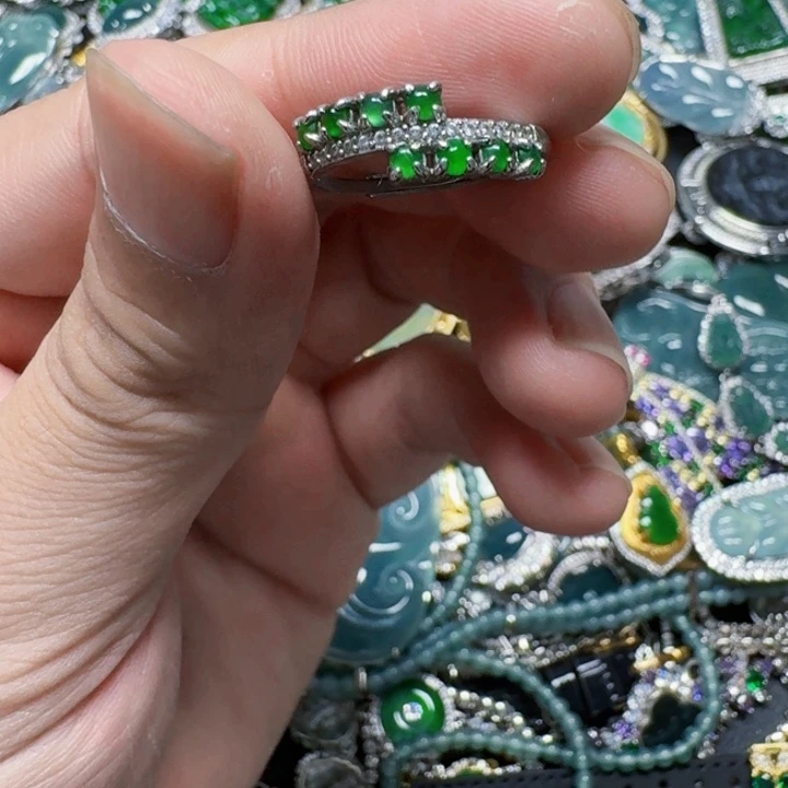 翡翠未镶嵌颈饰天然A货翡翠放漏