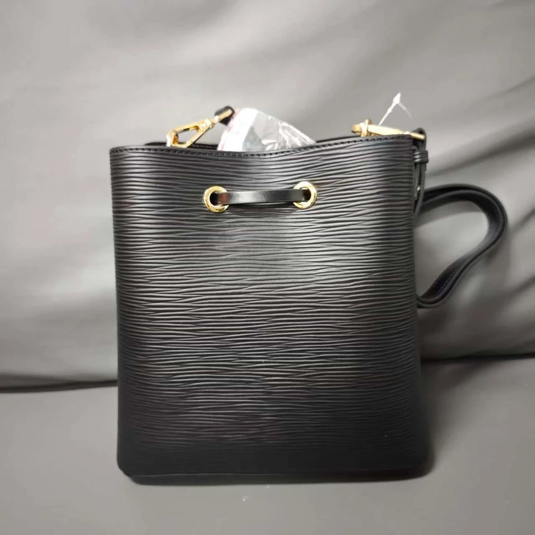 高定奢品 时尚真皮女士斜挎包 10939 黑色