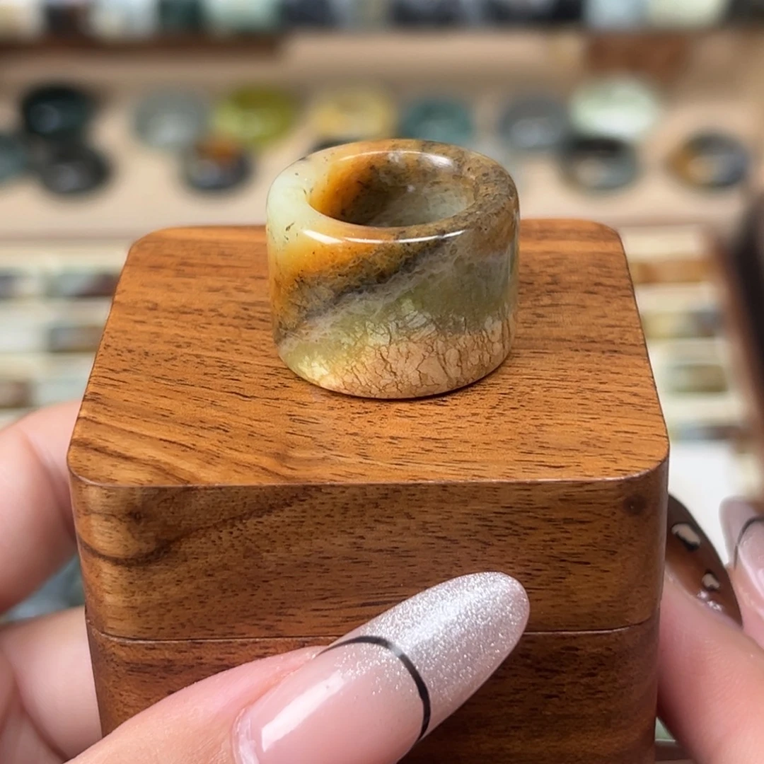 蛇纹石玉未镶嵌戒指微瑕内径16.1