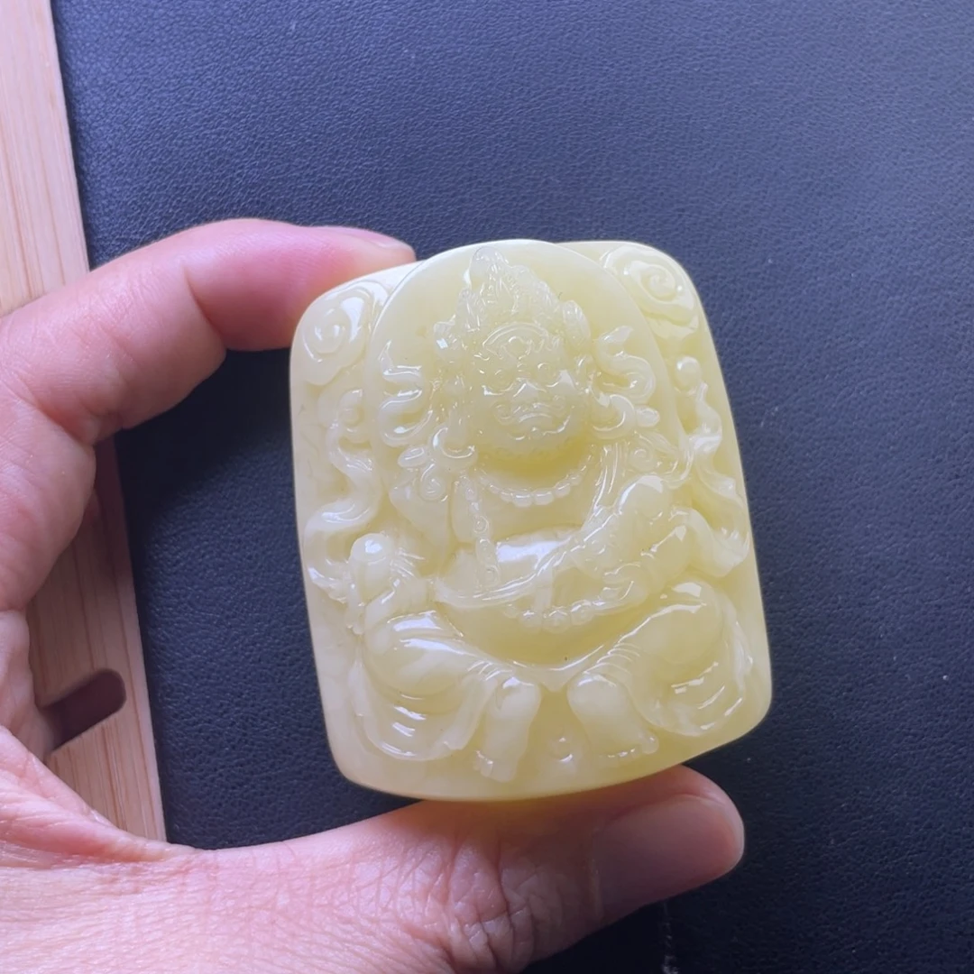 琥珀未镶嵌颈饰天然的琥珀蜜蜡