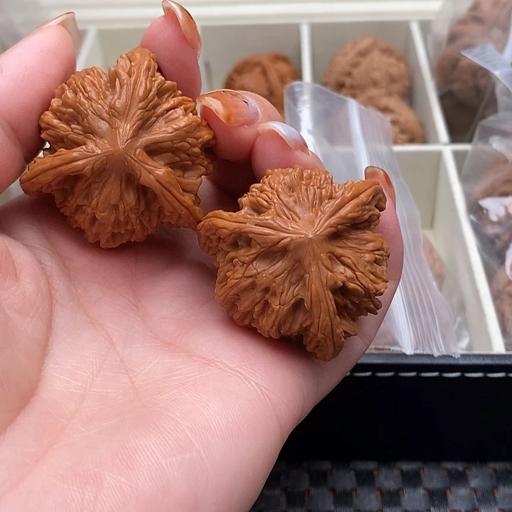 来***缘文玩核桃吊坠39尺 虎头