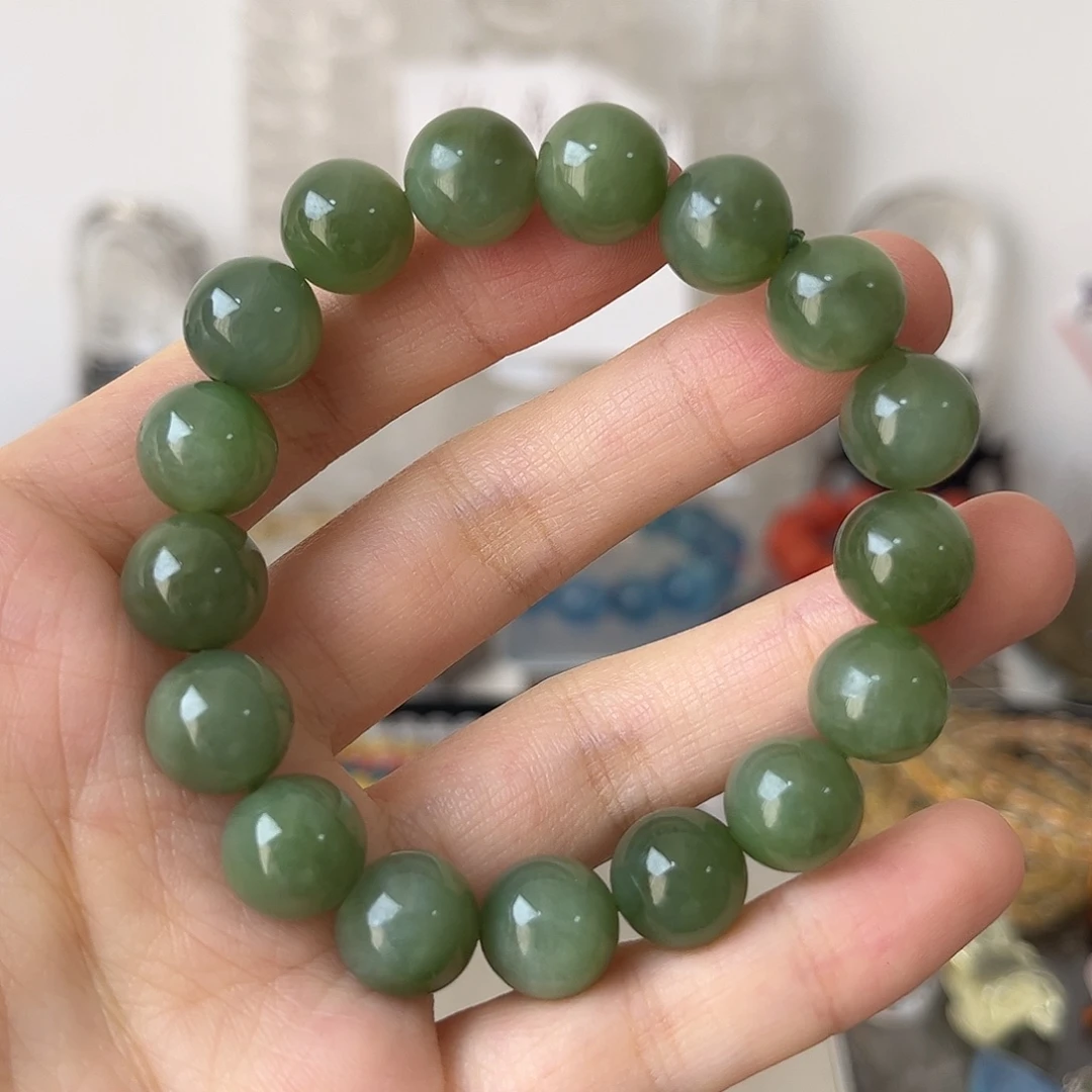 和田玉未镶嵌手链矿坑